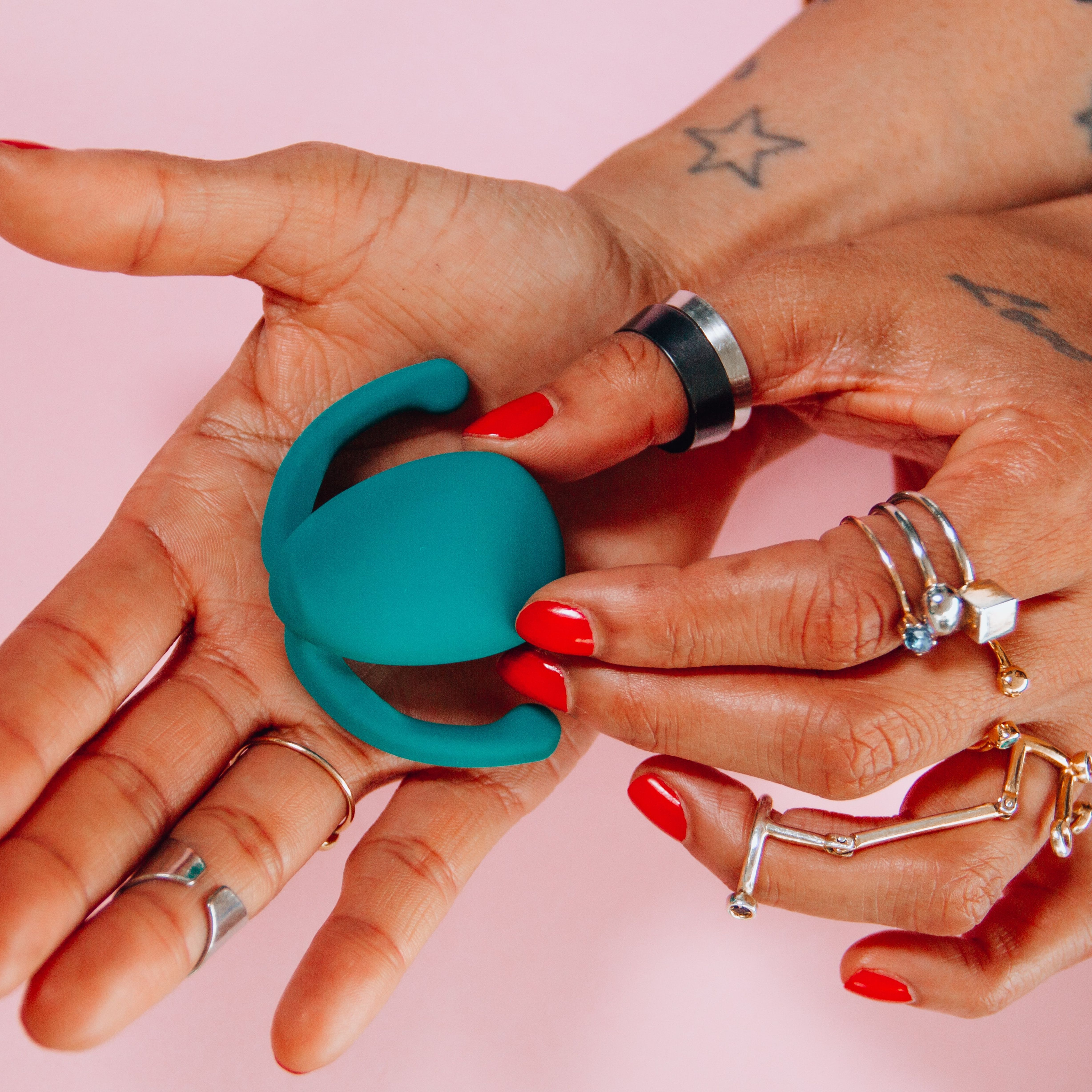 Comment Se Branler Sans Les Mains Se masturber sans les mains ? C'est possible grâce à ce sextoy !