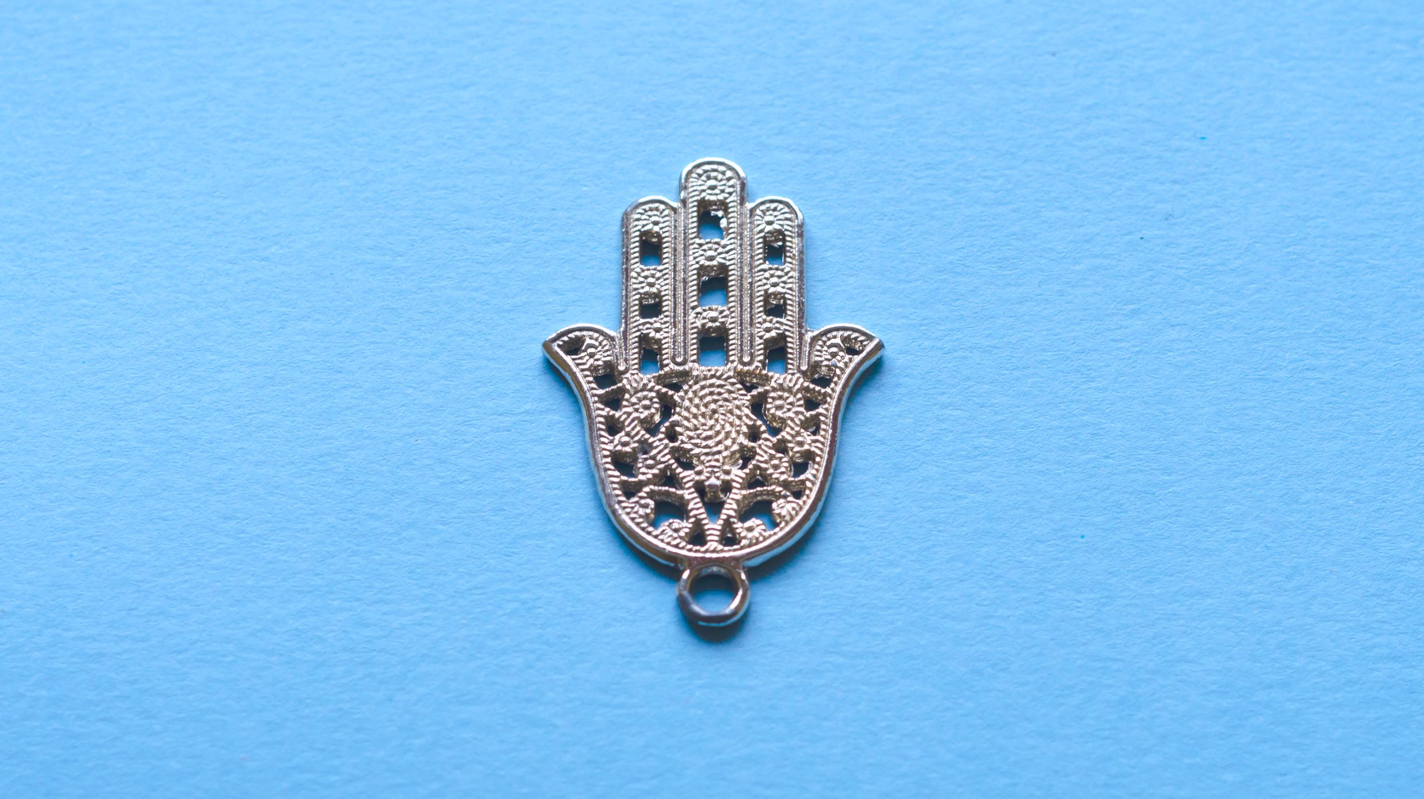 La Mano Di Fatima Porta Sfortuna Mano di Fatima: storia e significato di questo celebre simbolo
