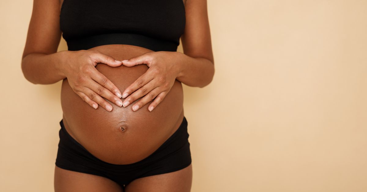 Il ne fallait pas que mon ventre se voie » : ces femmes enceintes cachent  leur grossesse au travail pour éviter les « représailles » - Elle