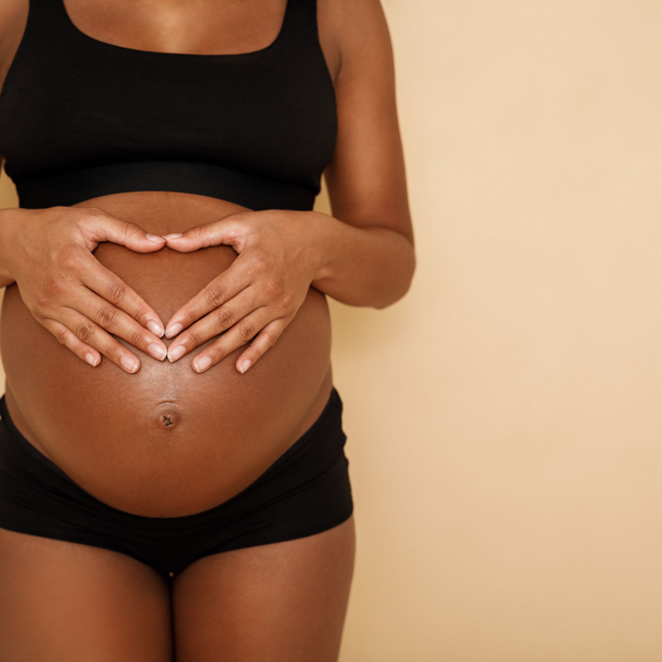 Comment évolue le ventre d'une femme enceinte au cours de la grossesse ?