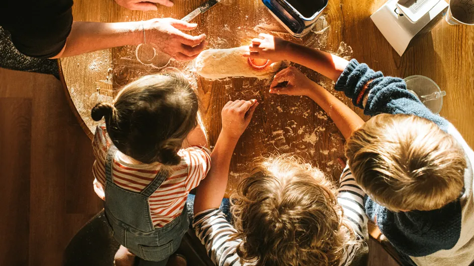 Cuisiner en famille : quelles tâches confier aux enfants de 3 à 5 ans ?