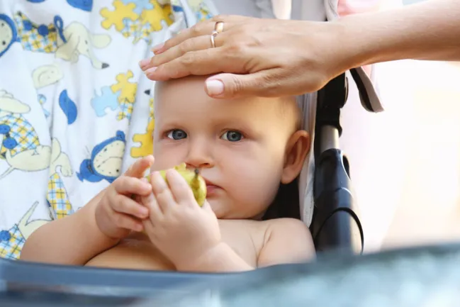 Boutons De Chaleur Chez Bebe Symptomes Causes Et Traitements