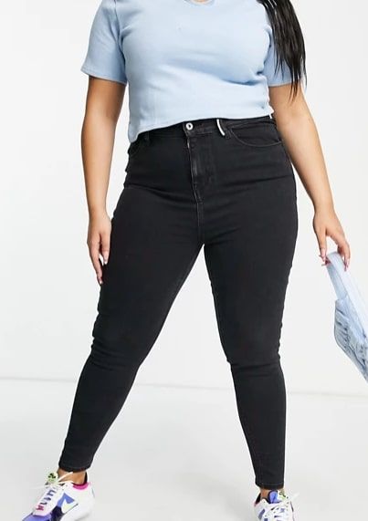 Come scegliere i jeans giusti in base al tuo fisico?