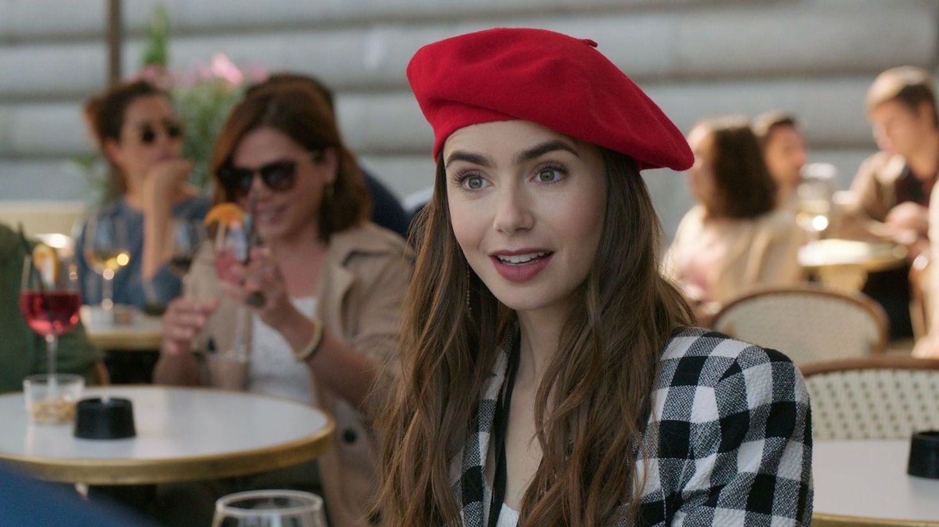 Netflix Emily In Paris Saison 2 Emily in Paris : clichés, histoires d'amour... On en sait plus sur la