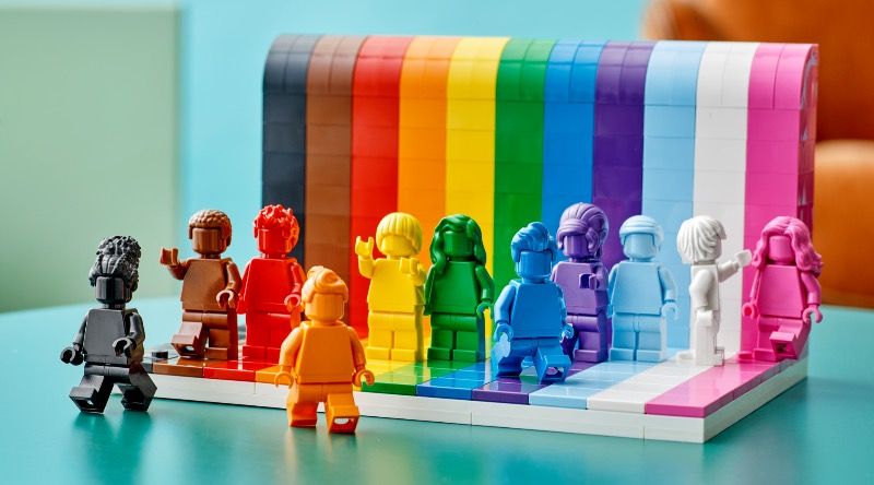 INSOLITE - Un Isérois donne une nouvelle vie aux briques Lego - France Bleu