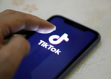 Elle Est Critiquee Pour Des Videos Tiktok Avec Son Bebe Mort Ne