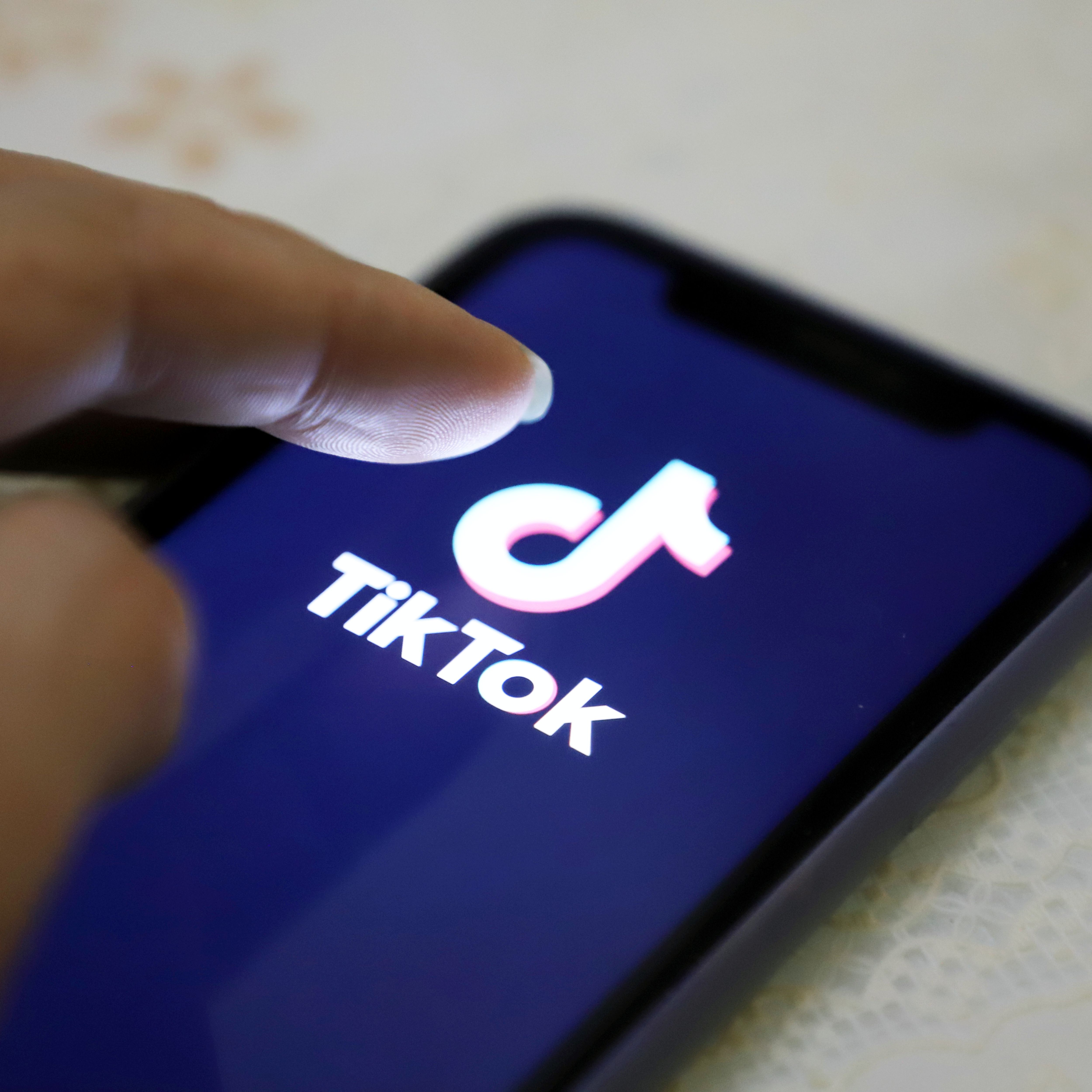 Elle Est Critiquee Pour Des Videos Tiktok Avec Son Bebe Mort Ne