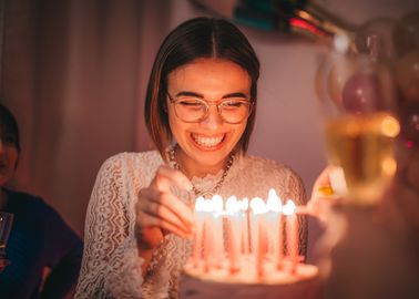 Frasi Compleanno Di Un Amica Le Piu Belle Dediche D Auguri