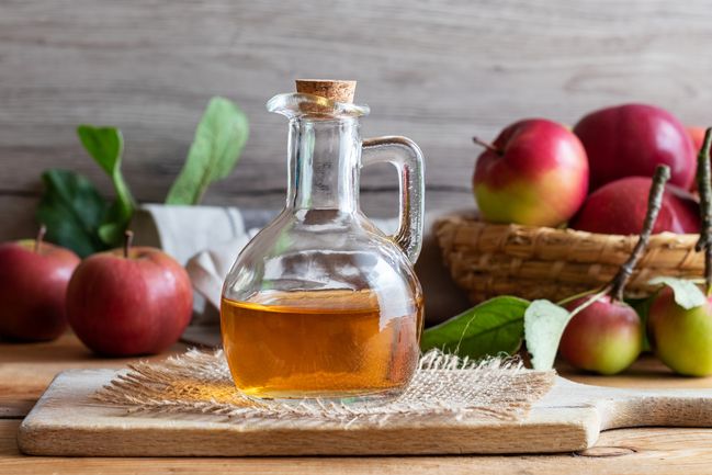 aceto di mele sui capelli: benefici a costo quasi zero