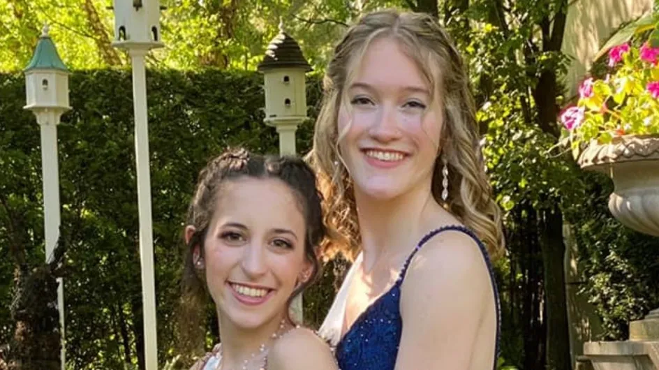 Un lycée américain élit deux jeunes lesbiennes reine et reine du bal de promo