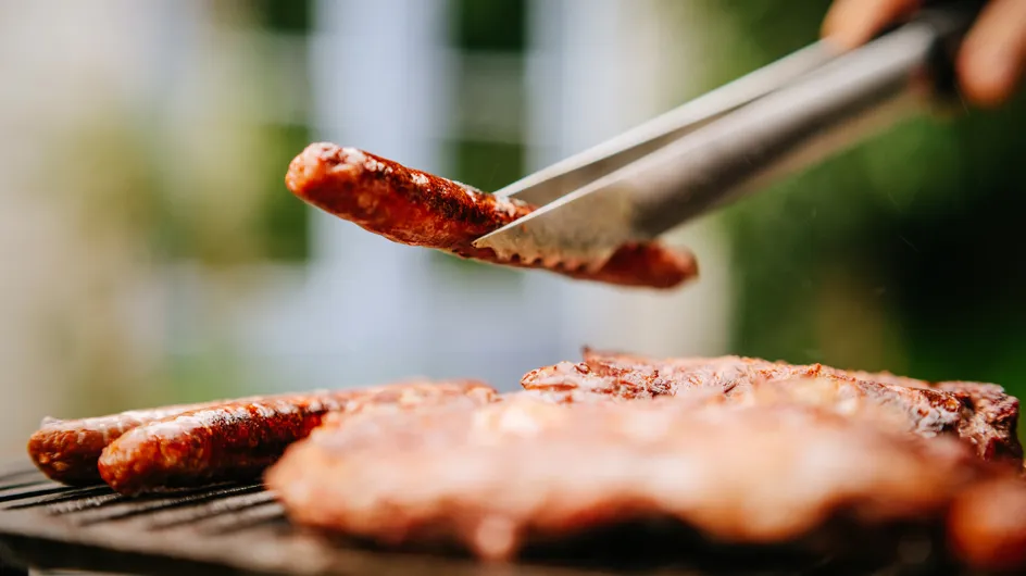 4 erreurs à ne pas commettre lorsqu’on cuit des saucisses au barbecue