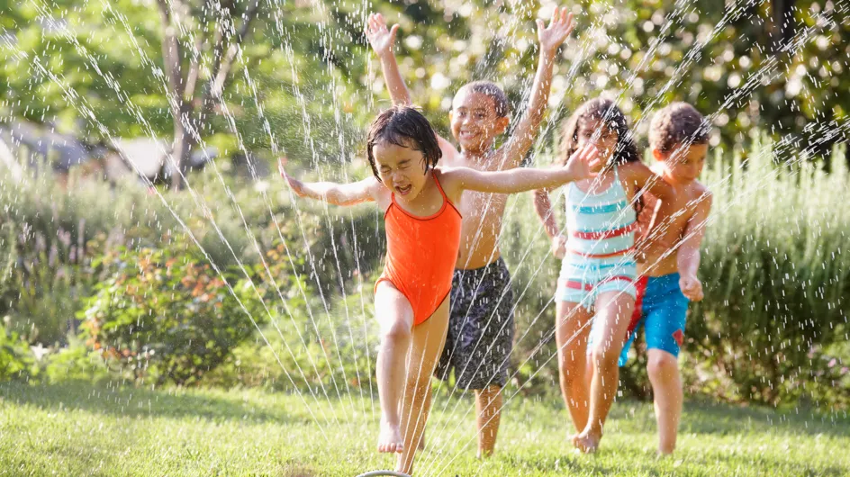 Il fait si chaud ! 9 idées de jeux d'eau amusants pour les petits comme pour les grands