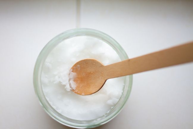olio di cocco denti: ne serve una puntina e puoi usarlo anche in cucina