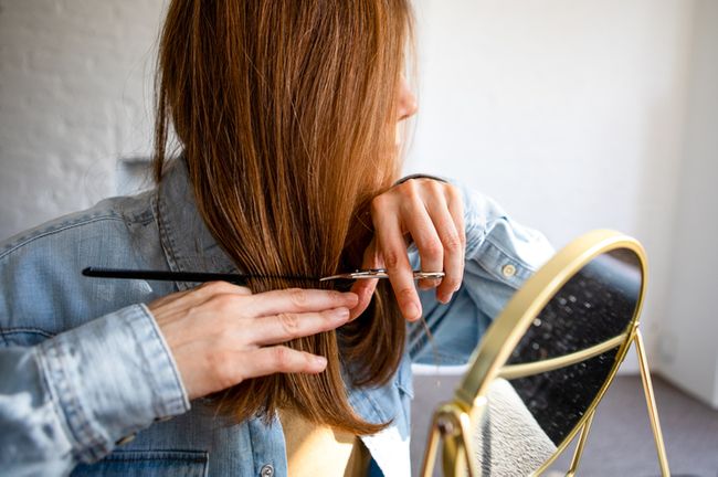 Tagli di capelli che ringiovaniscono: le forbici