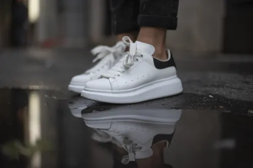 Voici exactement comment nettoyer les chaussures blanches (peu importe le  matériau) – Bruxelles city News