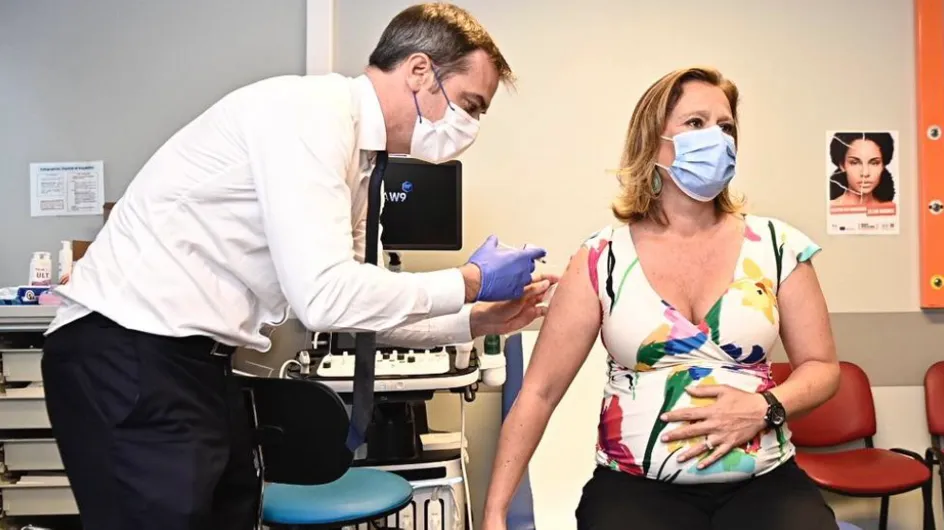 La photo d'Olivia Grégoire enceinte, en train de se faire vacciner, fait polémique