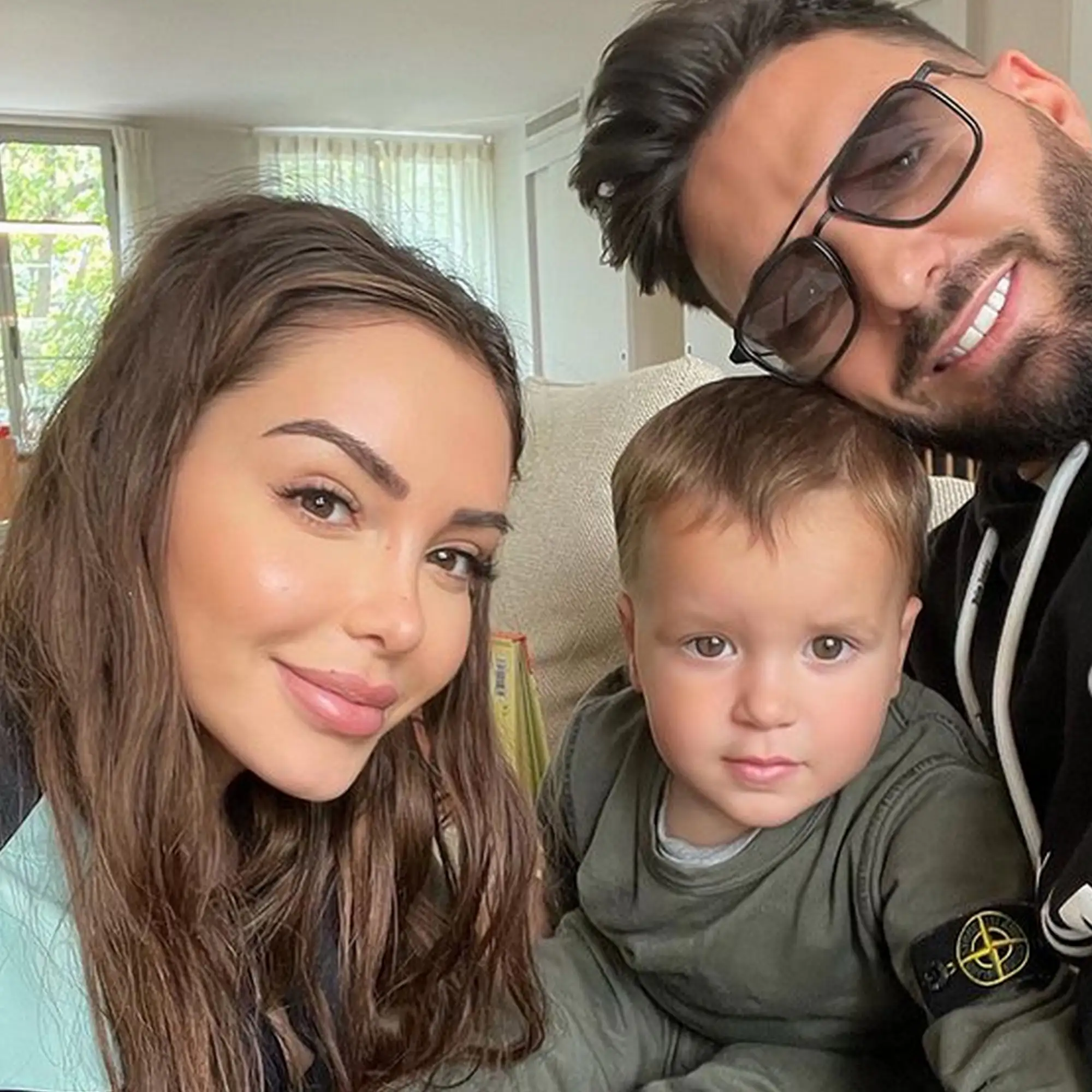 Nabilla Contaminee Par Le Syndrome Pieds Mains Bouche