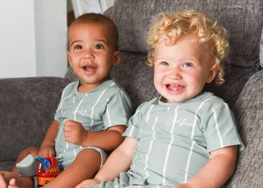 Cette Mere A Donne Naissance A Des Jumeaux De Couleur De Peau Differente