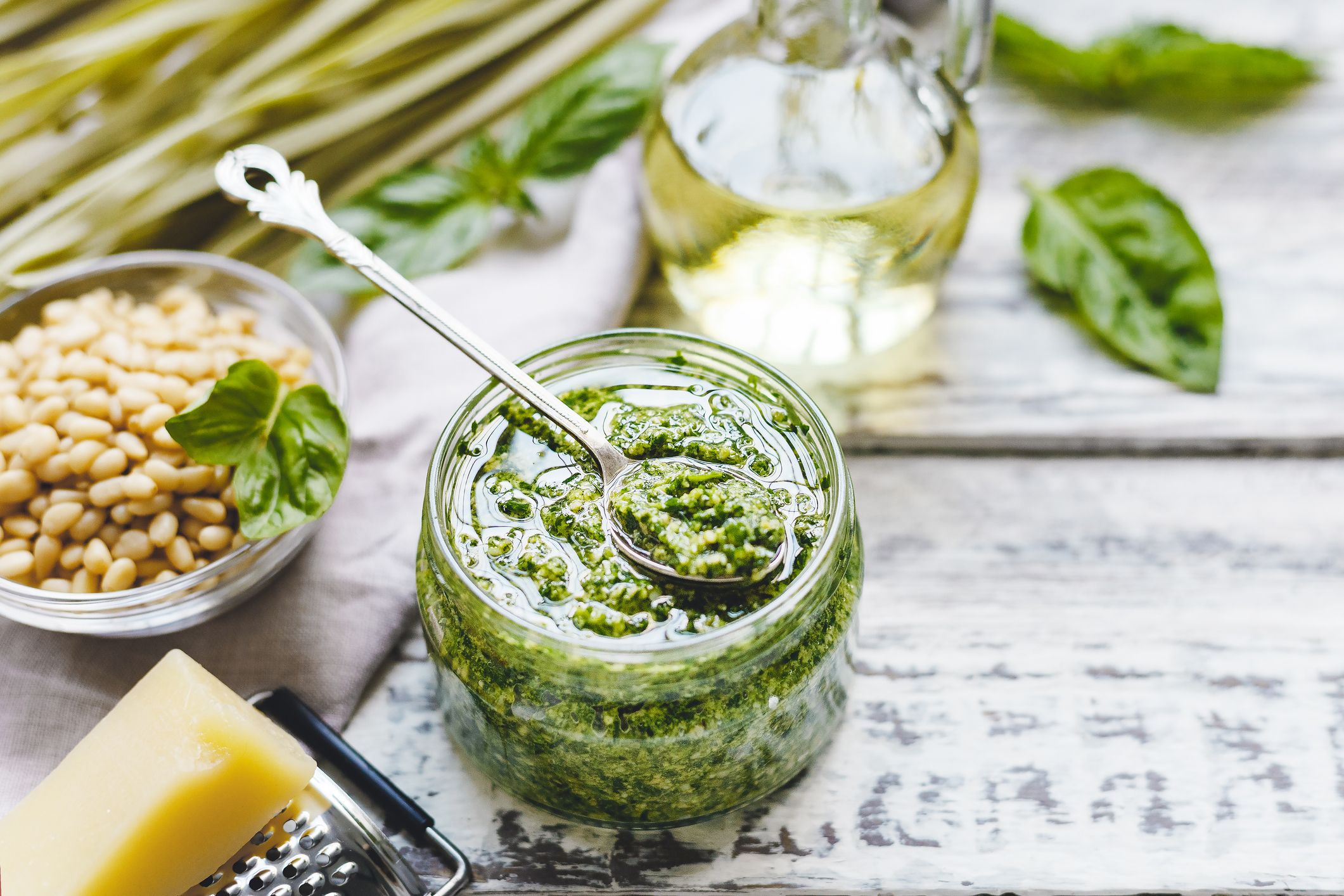 Recette : sauce pesto traditionnelle maison – L'île aux épices