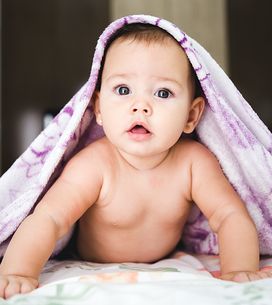 Ce Papa Tente De Couper Les Ongles De Son Bebe Mais Video