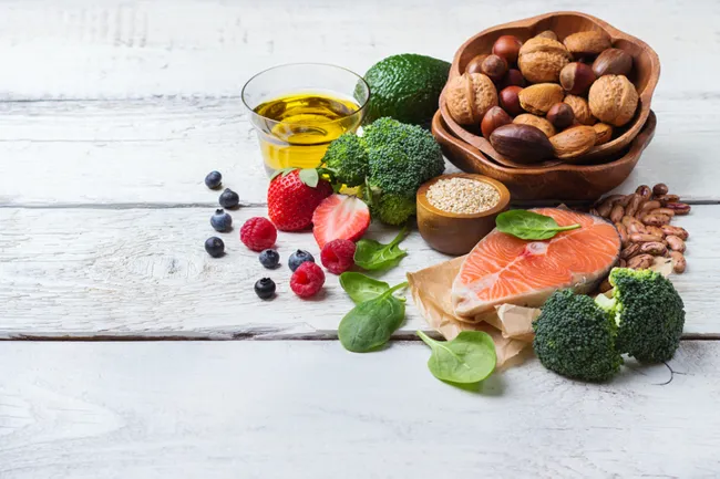 Dieta senza carboidrati: come funziona, i pro e contro