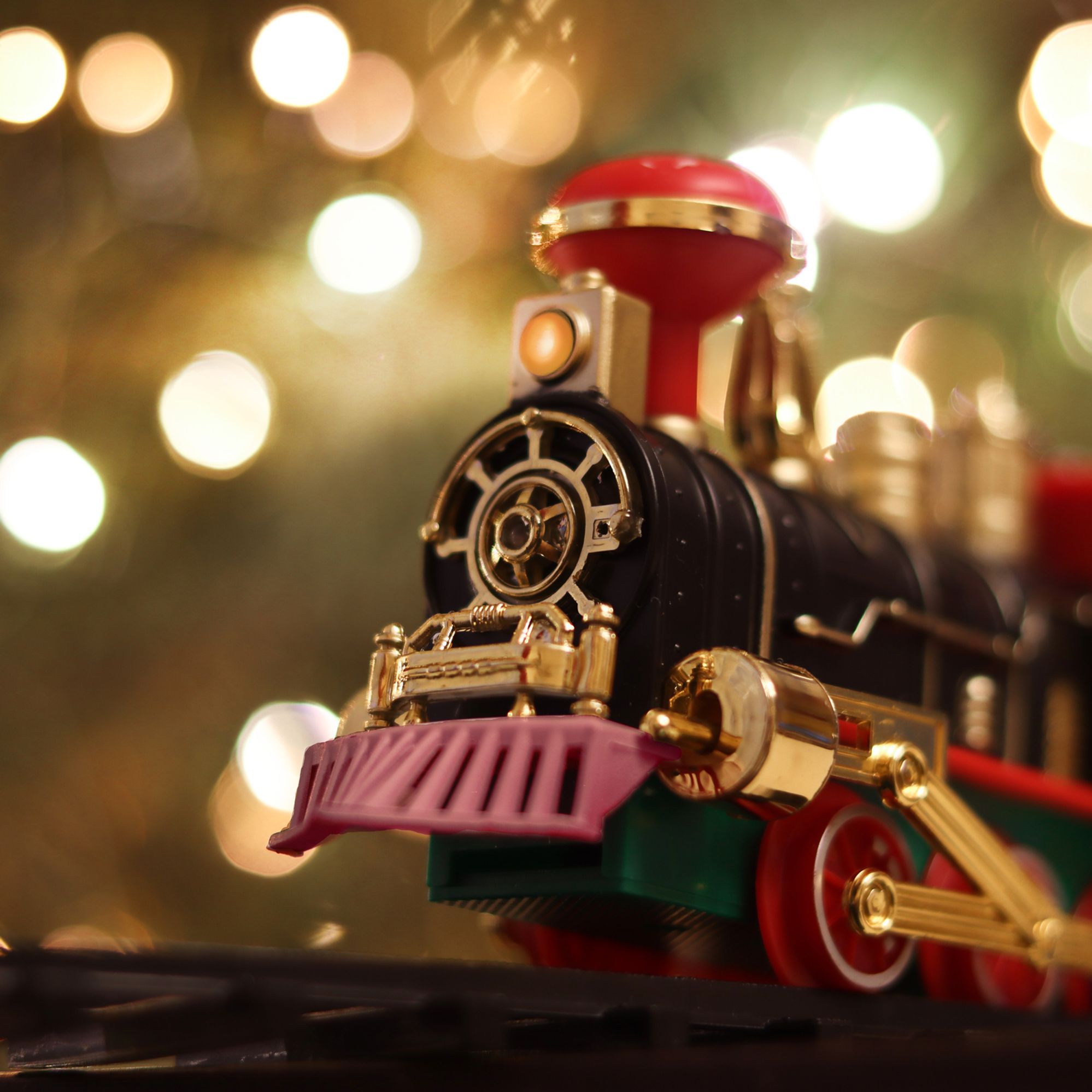 Non Incluses AAA Alimenté par Batterie Convient comme Cadeau De Noël pour Les Enfant Train Jouet ABS Classique pour Enfant VERLOCO Train Électrique Compatible avec Piste en Bois Amusants