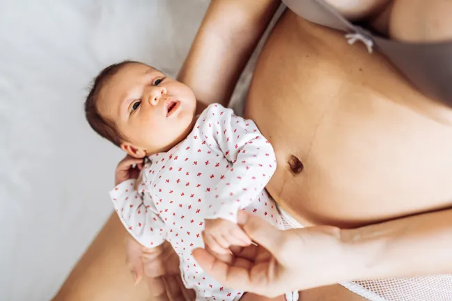 Quand et pourquoi mettre une gaine post partum ? – Sweet Birth