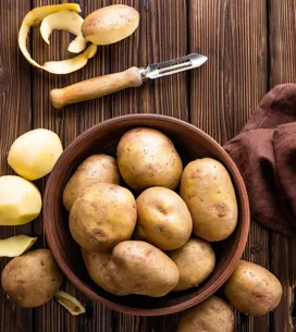 L'astuce surprenante pour peler vos pommes de terre cuites en quelques  secondes : Femme Actuelle Le MAG
