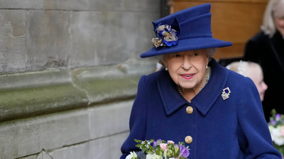 Elizabeth II apparaît avec une canne pour la première fois en 17 ans