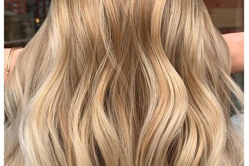 capelli biondi: il biondo luminoso del 2021