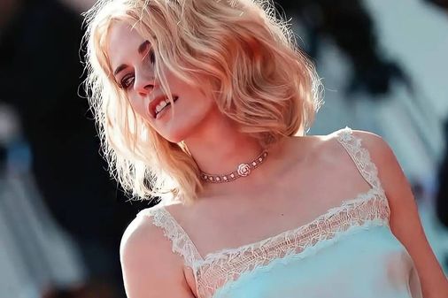 capelli biondi: Kristen Stewart al festival di Venezia