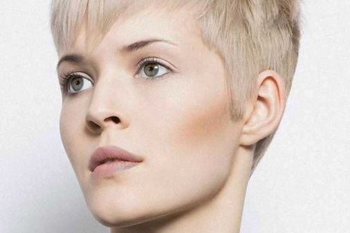 capelli biondi: toni icy per i tagli iper corti