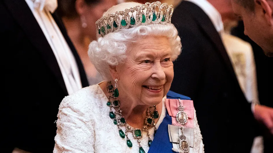 Elizabeth II : de retour après sa convalescence, elle passe un message avec un look éclatant