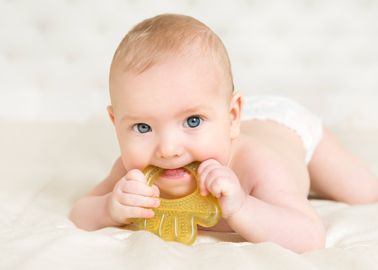 7 Signes Qui Vous Indiquent Que La Premiere Dent De Votre Bebe Va Bientot Sortir