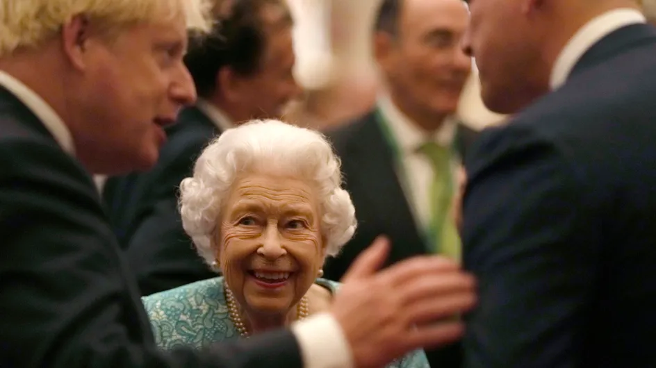 Elizabeth II : Boris Johnson confirme que la reine a besoin de repos