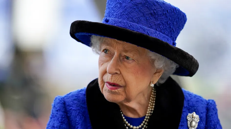 La reine Elizabeth II vue au volant de sa voiture, des images rassurantes