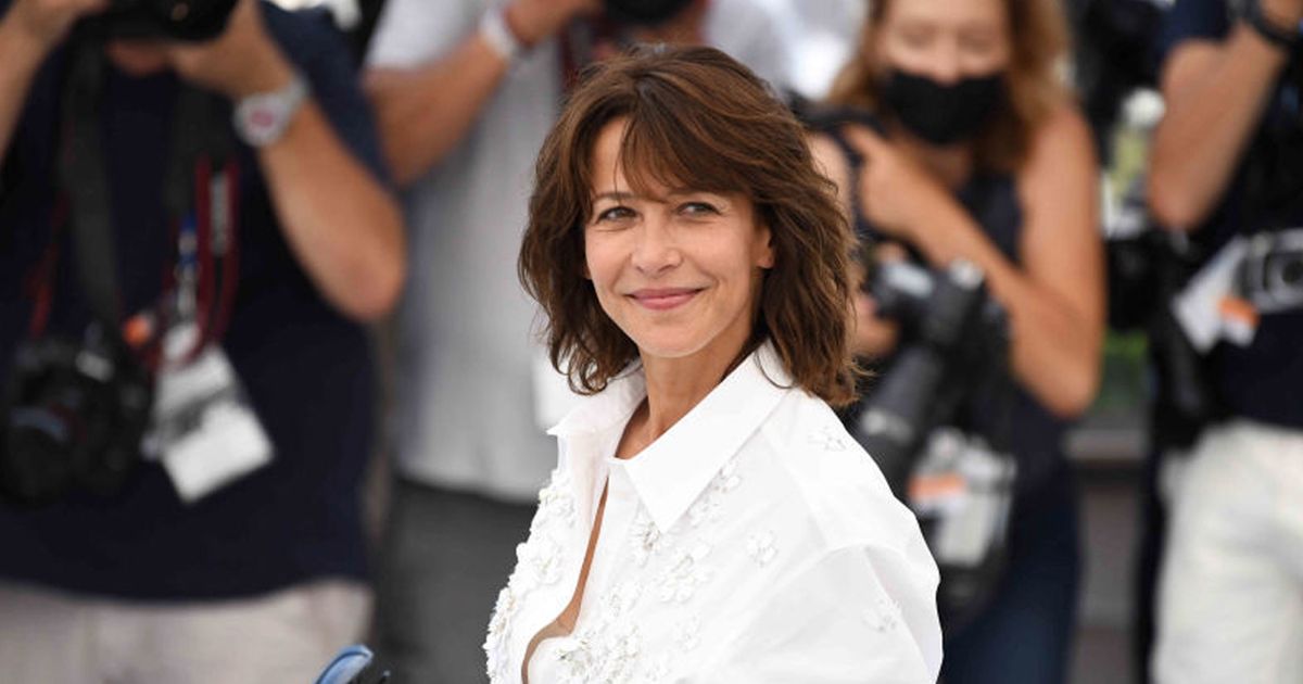 Carré Avec Frange Rideau Visage Rond