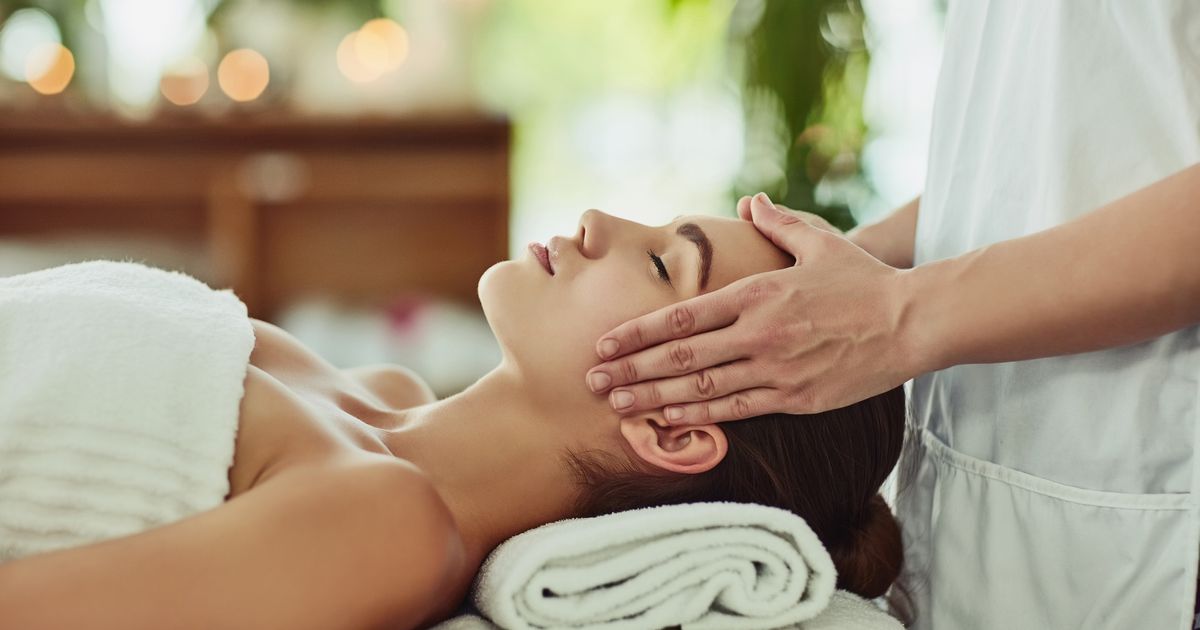 Massage du visage : tout savoir pour le réaliser comme une pro