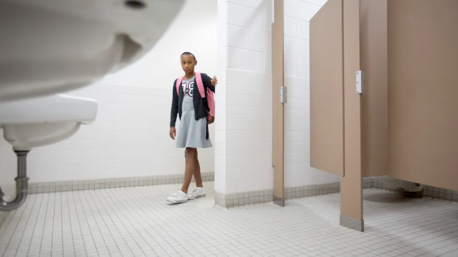 Mon enfant se retient d’aller aux toilettes à l’école, quels sont les risques ?