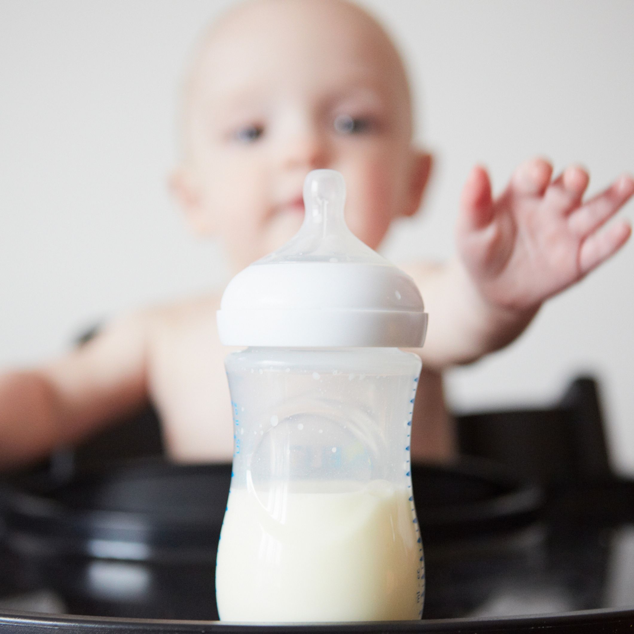 Bébé de trois mois : zoom sur la quantité de lait à lui donner