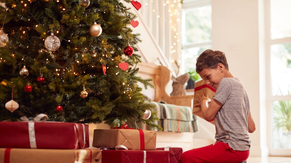 Parents : pourquoi opter pour la règle des quatre cadeaux à Noël ?