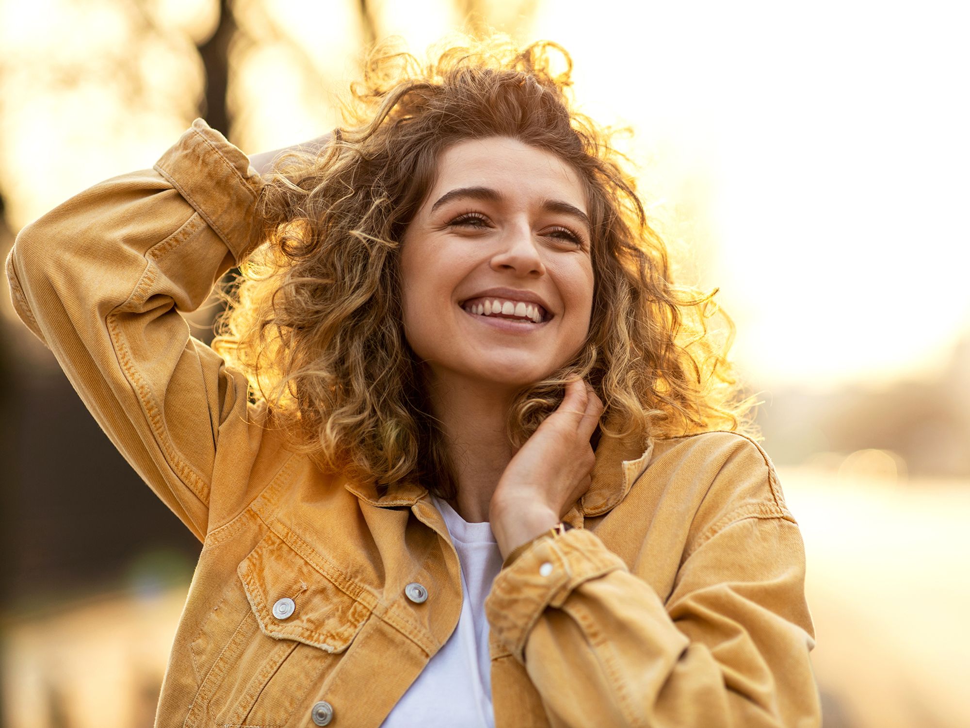 Soin cheveux : on adopte la “méthode du bol” qui nous fait de belles boucles