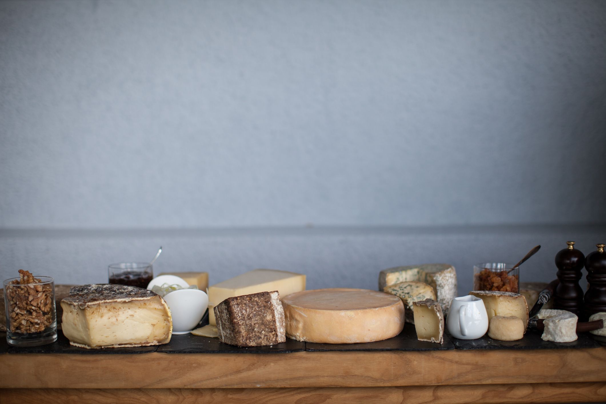 Cave à fromages avec son plateau à servir - Forum+