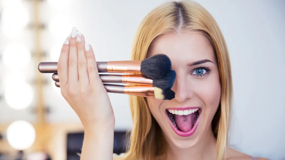L’astuce à connaître pour nettoyer facilement vos pinceaux à maquillage