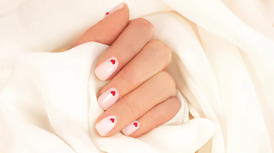 Manucure Saint-Valentin : l’astuce pour réussir un nail art coeur hyper facilement