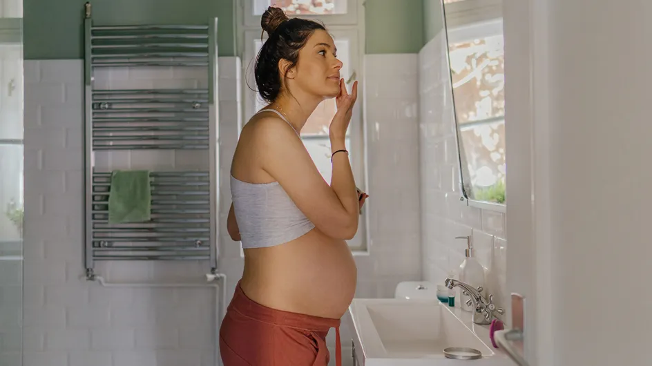 Peau fragilisée pendant la grossesse : comment en prendre soin ?