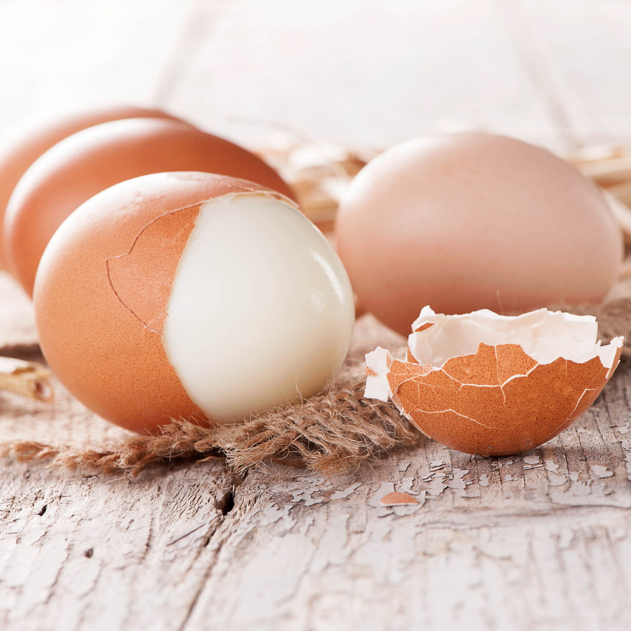 Comment écaler où éplucher un œuf dur facilement en un clin d'œil ?