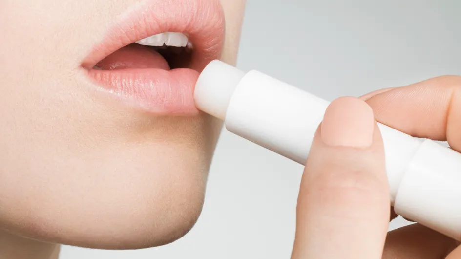 Baume à lèvres : cet ingrédient est-il vraiment dangereux pour notre santé ?
