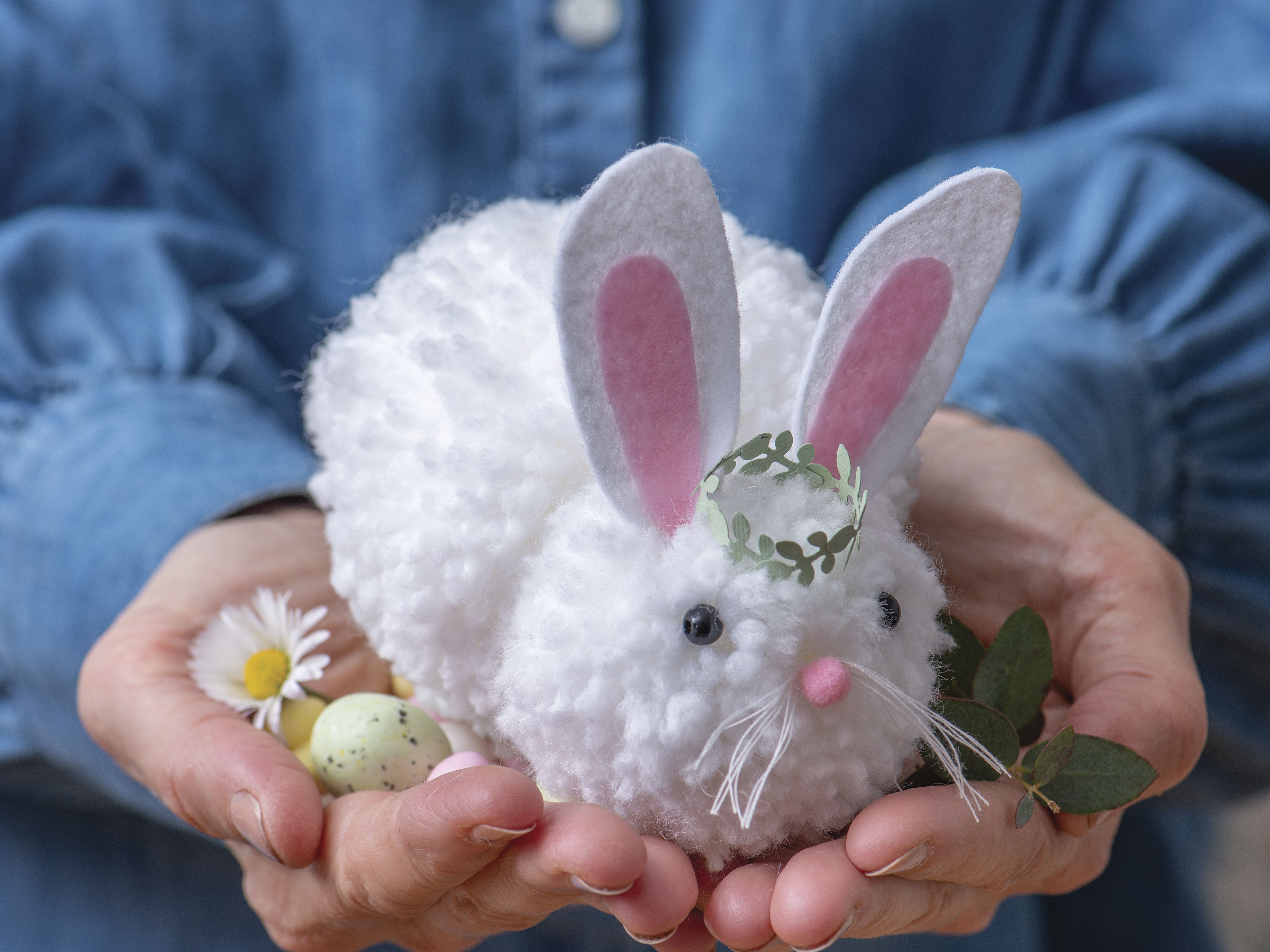Pâques 2022 : fabriquez un adorable lapin en pompons !