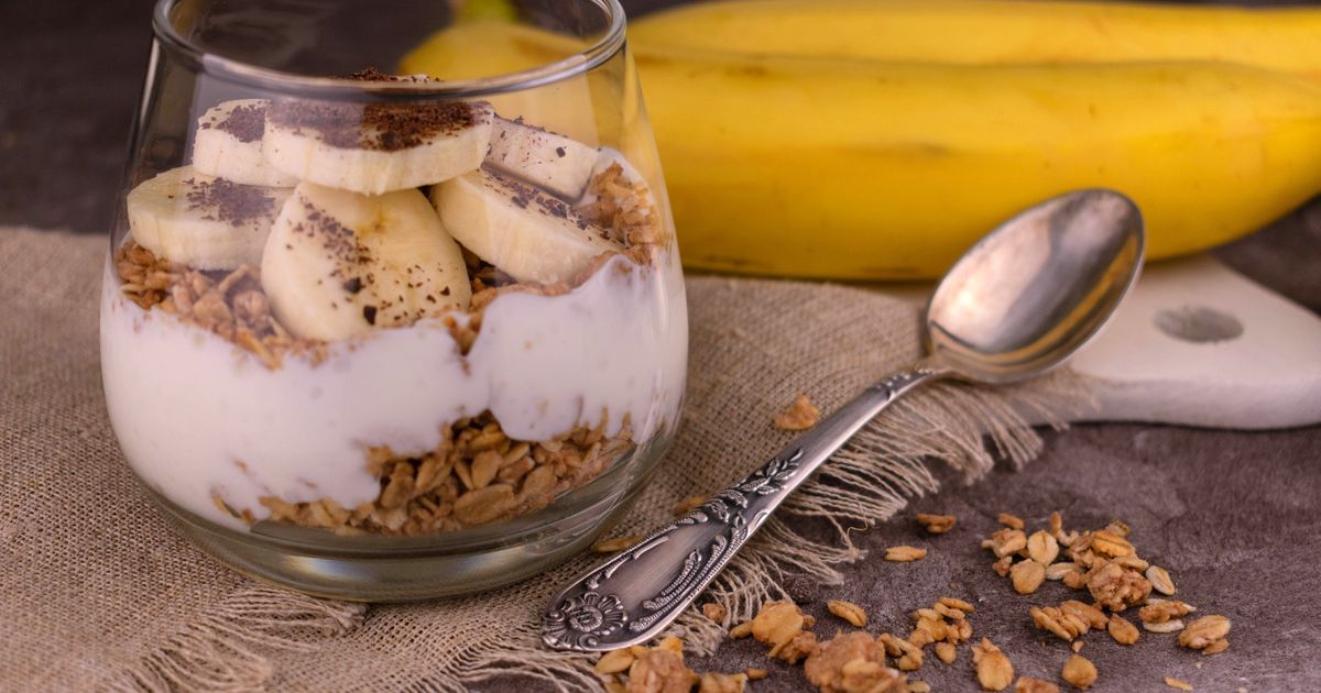 Verrine banane, granola, fromage blanc, un dessert express et facile